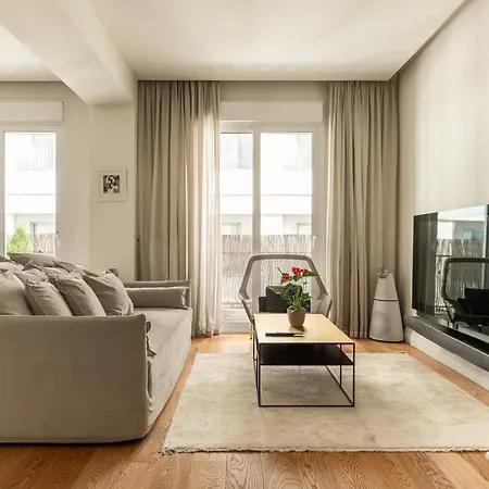 Urban Retreat In The Heart Of דירה אתונה
